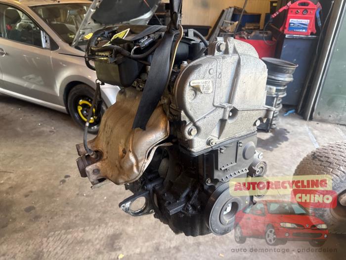 Gebruikte Motor Renault Clio III (BR/CR) 1.6 16V Prijs € 500,00 Margeregeling aangeboden door Autorecycling Chino B.V.
