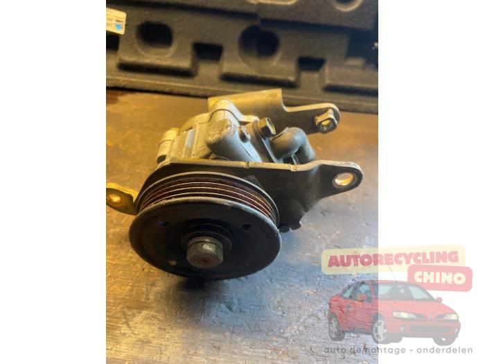 Gebruikte Servopomp Nissan Micra (K11) 1.3 LX,SLX 16V Prijs € 40,00 Margeregeling aangeboden door Autorecycling Chino B.V.
