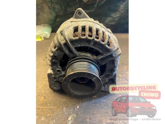 Gebruikte Dynamo Renault Clio III (BR/CR) 1.6 16V Prijs € 40,00 Margeregeling aangeboden door Autorecycling Chino B.V.
