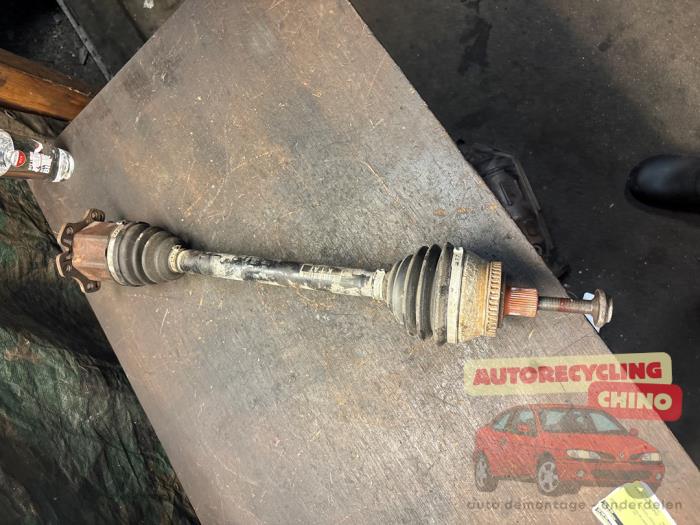 Gebruikte Aandrijfas rechts-voor Audi A4 Avant (B7) 1.8 T 20V Prijs € 50,00 Margeregeling aangeboden door Autorecycling Chino B.V.