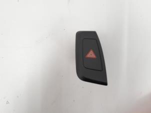 Gebruikte Alarmlicht Schakelaar Audi A4 Avant (B8) 1.8 TFSI 16V Prijs € 6,00 Margeregeling aangeboden door GEJO Revisie & Onderdelen BV