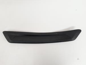 Gebruikte Sierstrip BMW 1 serie (F20) 116d 2.0 16V Prijs € 9,00 Margeregeling aangeboden door GEJO Revisie & Onderdelen BV