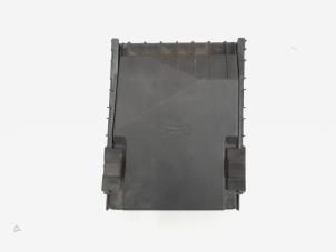 Gebruikte Accubak Volkswagen Golf VI (5K1) 1.4 TSI 122 16V Prijs € 8,00 Margeregeling aangeboden door GEJO Revisie & Onderdelen BV