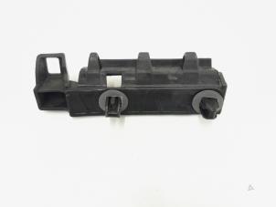 Gebruikte Bumpersteun links-achter Audi S6 Avant (C7) 4.0 V8 TFSI Prijs € 4,95 Margeregeling aangeboden door GEJO Revisie & Onderdelen BV