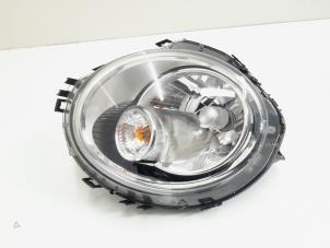 Gebruikte Koplamp links Mini Mini (R56) 1.6 16V Cooper Prijs € 99,00 Margeregeling aangeboden door GEJO Revisie & Onderdelen BV