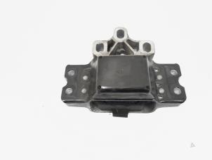 Gebruikte Motorrubber Volkswagen Passat Variant (3C5) 2.0 TDI 16V 140 Prijs € 18,00 Margeregeling aangeboden door GEJO Revisie & Onderdelen BV