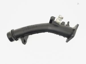 Gebruikte Aanzuigslang Lucht Mercedes A (W176) 2.0 A-250 Turbo 16V Prijs € 16,00 Margeregeling aangeboden door GEJO Revisie & Onderdelen BV