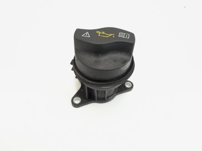 Gebruikte Oliedop Mercedes A (W176) 2.0 A-250 Turbo 16V Prijs € 13,00 Margeregeling aangeboden door GEJO Revisie & Onderdelen BV