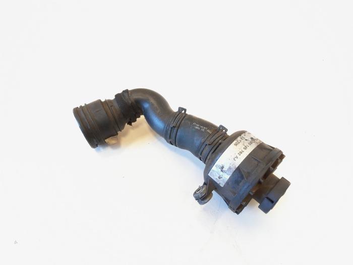 Gebruikte Intercooler Buis Volkswagen Golf V (1K1) 2.0 GTI 16V Prijs € 9,00 Margeregeling aangeboden door GEJO Revisie & Onderdelen BV