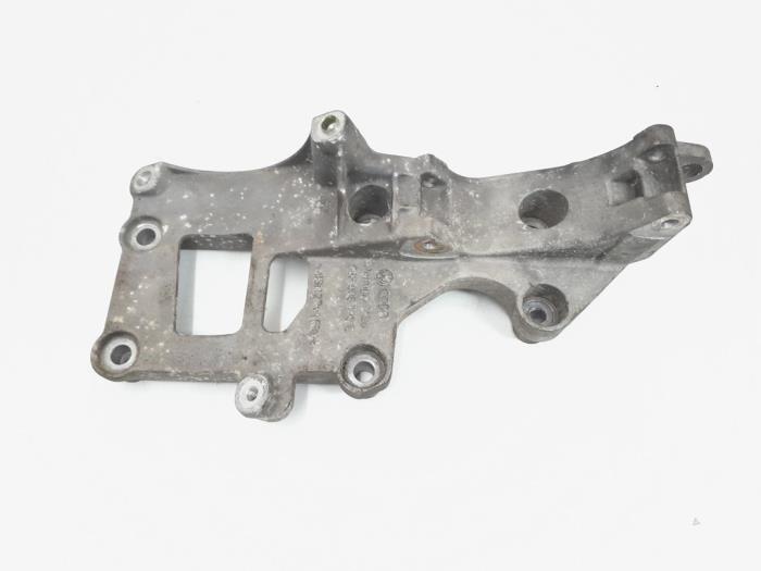 Gebruikte Dynamosteun boven Volkswagen Golf V (1K1) 2.0 GTI 16V Prijs € 16,00 Margeregeling aangeboden door GEJO Revisie & Onderdelen BV