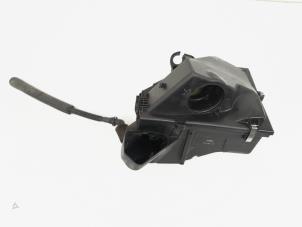 Gebruikte Luchtfilterhuis BMW 3 serie Touring (E91) 318d 16V Prijs € 14,00 Margeregeling aangeboden door GEJO Revisie & Onderdelen BV