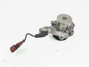 Gebruikte Waterpomp Volkswagen Golf VII (AUA) 2.0 GTD 16V Prijs € 18,00 Margeregeling aangeboden door GEJO Revisie & Onderdelen BV