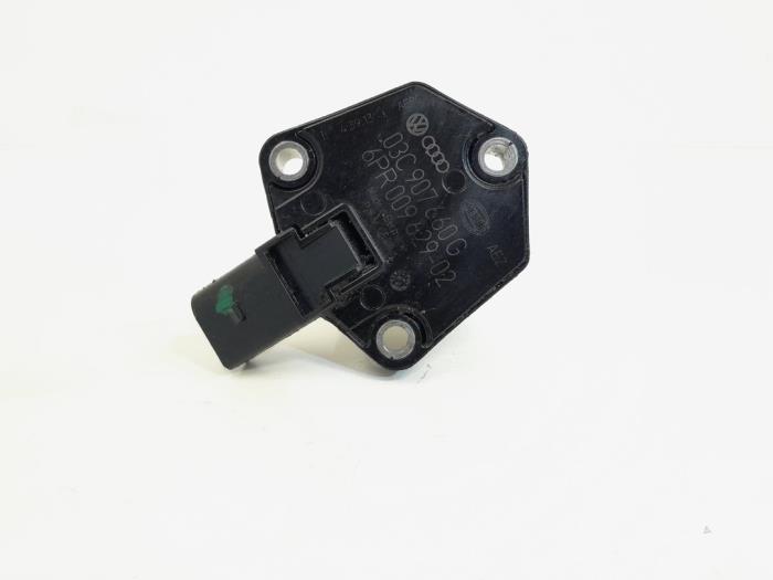 Gebruikte Oliepeil sensor Volkswagen Golf VII (AUA) 1.6 TDI 16V Prijs € 8,00 Margeregeling aangeboden door GEJO Revisie & Onderdelen BV
