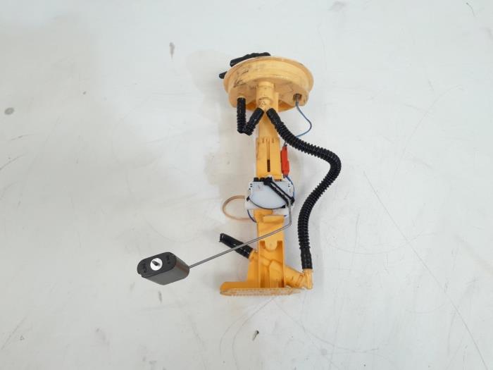 Gebruikte Tank element Pomp BMW X5 (E70) 30d xDrive 3.0 24V Prijs € 77,95 Margeregeling aangeboden door GEJO Revisie & Onderdelen BV