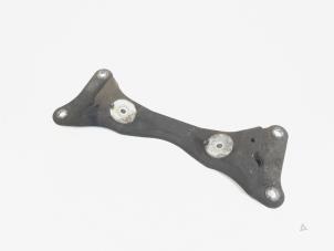 Gebruikte Versnellingsbak Steun BMW 3 serie Touring (E91) 318d 16V Prijs € 19,00 Margeregeling aangeboden door GEJO Revisie & Onderdelen BV