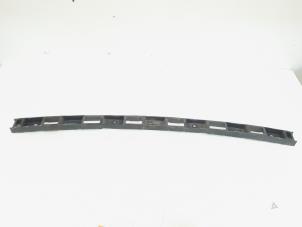 Gebruikte Bumperlijst midden-achter Volkswagen Touran (1T1/T2) 1.4 16V TSI 140 Prijs € 18,00 Margeregeling aangeboden door GEJO Revisie & Onderdelen BV