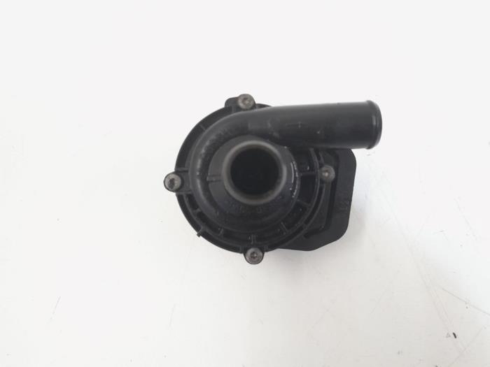 Gebruikte Waterpomp Mercedes C Estate (S205) C-180 BlueTEC, C-180 d 1.6 16V Prijs € 15,99 Margeregeling aangeboden door GEJO Revisie & Onderdelen BV