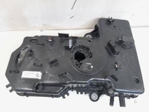 Gebruikte Adblue tank Volkswagen Transporter T6 2.0 TDI 150 Prijs € 195,00 Margeregeling aangeboden door GEJO Revisie & Onderdelen BV