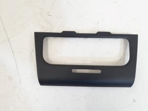 Gebruikte Dashboard sierlijst Volkswagen Golf VI (5K1) 1.4 TSI 122 16V Prijs € 5,00 Margeregeling aangeboden door GEJO Revisie & Onderdelen BV