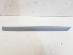 Gebruikte Dashboard sierlijst Volkswagen Golf VI (5K1) 1.4 TSI 122 16V Prijs € 14,00 Margeregeling aangeboden door GEJO Revisie & Onderdelen BV