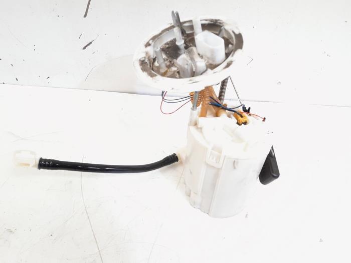 Gebruikte Tank element Pomp Audi A4 Avant (B8) 2.0 TDI 16V Prijs € 18,00 Margeregeling aangeboden door GEJO Revisie & Onderdelen BV
