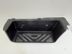 Gebruikte Sidestep rechts Ford Transit 2.2 TDCi 16V Prijs € 35,00 Margeregeling aangeboden door GEJO Revisie & Onderdelen BV