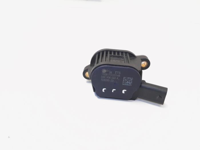 Sensor Nokkenas van een Audi Q3 (8UB/8UG) 1.4 TFSI 16V 2016