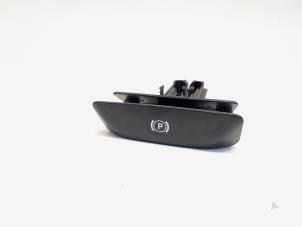 Gebruikte Schakelaar handrem Mercedes C Estate (S204) 2.2 C-200 CDI 16V . Prijs € 19,00 Margeregeling aangeboden door GEJO Revisie & Onderdelen BV