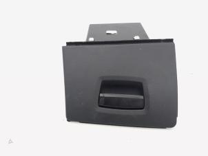 Gebruikte Opbergvak BMW 5 serie (F10) 525d 24V Prijs € 19,00 Margeregeling aangeboden door GEJO Revisie & Onderdelen BV