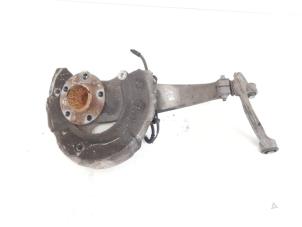 Gebruikte Fusee rechts-voor BMW 5 serie (F10) 525d 24V Prijs € 19,00 Margeregeling aangeboden door GEJO Revisie & Onderdelen BV