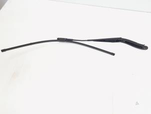 Gebruikte Ruitenwisserarm voor Mercedes ML II (164/4JG) 3.0 ML-280 CDI 4-Matic V6 24V Prijs € 15,00 Margeregeling aangeboden door GEJO Revisie & Onderdelen BV