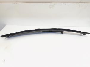 Gebruikte Paravent Mercedes ML II (164/4JG) 3.0 ML-280 CDI 4-Matic V6 24V Prijs € 69,00 Margeregeling aangeboden door GEJO Revisie & Onderdelen BV