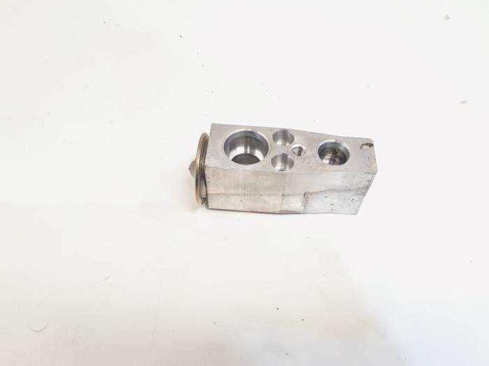 Gebruikte Expansieklep airco Volkswagen Passat Variant (3G5) 2.0 TDI 16V 150 Prijs € 10,00 Margeregeling aangeboden door GEJO Revisie & Onderdelen BV