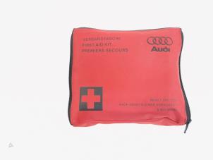 Gebruikte EHBO kit Audi TT (8J3) 1.8 TFSI 16V Prijs € 4,00 Margeregeling aangeboden door GEJO Revisie & Onderdelen BV