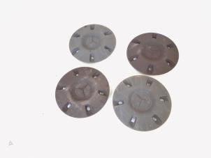 Gebruikte Wieldop set Mercedes Sprinter 3,5t (906.73) 311 CDI 16V Prijs € 19,95 Margeregeling aangeboden door GEJO Revisie & Onderdelen BV