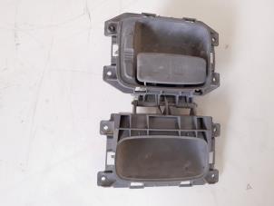 Gebruikte Handgreep Mercedes Sprinter 3,5t (906.73) 311 CDI 16V Prijs € 9,95 Margeregeling aangeboden door GEJO Revisie & Onderdelen BV