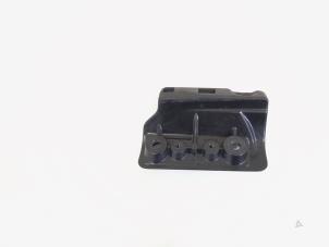 Gebruikte Cabriodak vergrendelslot Ford StreetKa 1.6i Prijs € 45,00 Margeregeling aangeboden door GEJO Revisie & Onderdelen BV