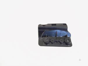 Gebruikte Cabriodak vergrendelslot Ford StreetKa 1.6i Prijs € 45,00 Margeregeling aangeboden door GEJO Revisie & Onderdelen BV