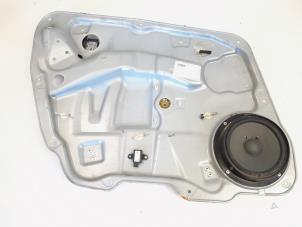 Gebruikte Ruitmechaniek 4Deurs links-voor Mercedes ML II (164/4JG) 3.0 ML-280 CDI 4-Matic V6 24V Prijs € 26,95 Margeregeling aangeboden door GEJO Revisie & Onderdelen BV