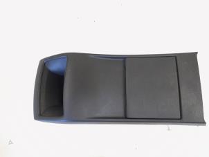 Gebruikte Asbak achter Mercedes B (W246) 2.0 B-200 NGD 16V Prijs € 19,95 Margeregeling aangeboden door GEJO Revisie & Onderdelen BV