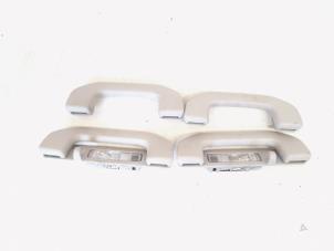 Gebruikte Handgrepenset Mercedes B (W246) 2.0 B-200 NGD 16V Prijs € 37,50 Margeregeling aangeboden door GEJO Revisie & Onderdelen BV