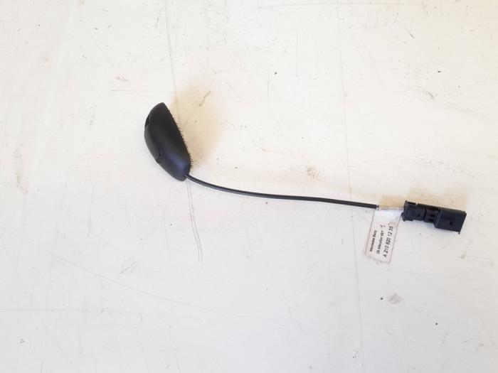 Gebruikte Microfoon Mercedes B (W246/W242) 2.0 B-200 NGD 16V Prijs € 15,00 Margeregeling aangeboden door GEJO Revisie & Onderdelen BV