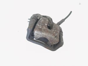 Gebruikte Remklauw (Tang) links-achter Mercedes B (W246) 2.0 B-200 NGD 16V Prijs € 14,99 Margeregeling aangeboden door GEJO Revisie & Onderdelen BV