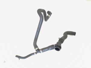 Gebruikte Koelwaterslang Mercedes B (W246) 2.0 B-200 NGD 16V Prijs € 20,00 Margeregeling aangeboden door GEJO Revisie & Onderdelen BV