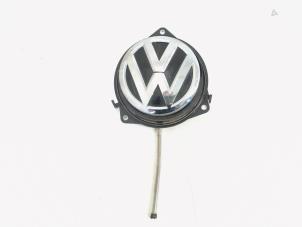 Gebruikte Handgreep Achterklep Volkswagen Passat Variant (3G5) 2.0 TDI 16V 150 Prijs € 23,95 Margeregeling aangeboden door GEJO Revisie & Onderdelen BV