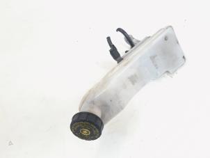 Gebruikte Hoofdremcilinder Mercedes B (W246) 2.0 B-200 NGD 16V Prijs € 24,00 Margeregeling aangeboden door GEJO Revisie & Onderdelen BV