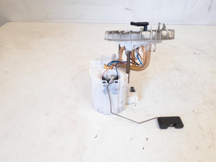 Gebruikte Tank element Pomp Audi A4 Avant (B8) 2.0 TDI 16V Prijs € 18,00 Margeregeling aangeboden door GEJO Revisie & Onderdelen BV