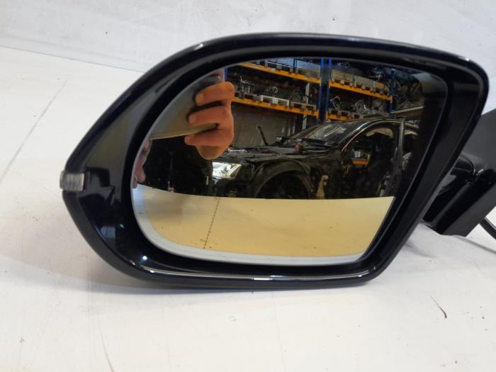 Buitenspiegel links van een Audi A8 (D4) 4.2 TDI V8 32V Quattro 2011