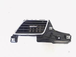 Gebruikte Luchtrooster Dashboard Audi A8 (D4) 4.2 TDI V8 32V Quattro Prijs € 18,00 Margeregeling aangeboden door GEJO Revisie & Onderdelen BV