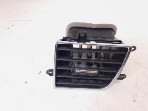 Gebruikte Luchtrooster Dashboard Audi A8 (D4) 4.2 TDI V8 32V Quattro Prijs € 28,00 Margeregeling aangeboden door GEJO Revisie & Onderdelen BV